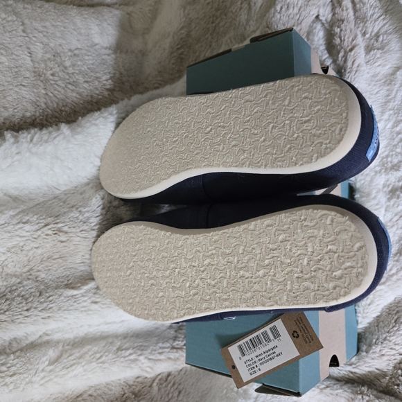 NEW TOMS Women Classic Navy Blue Alpargata Canvas Comfort Slip On Loafer - Picture 2 of 3
